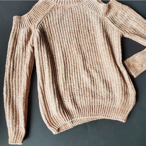 💍Elan Cream Fuzzy Cold Shoulder Sweater - Picture 3 of 3